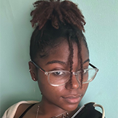 Student Charlise Williams headshot against teal green background